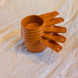 2/20$ Tupperware Orange Nesting Measuring Cups Set